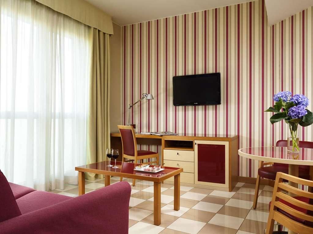 Una Hotels The One Milano Hotel & Residence Сан-Донато-Миланезе Номер фото