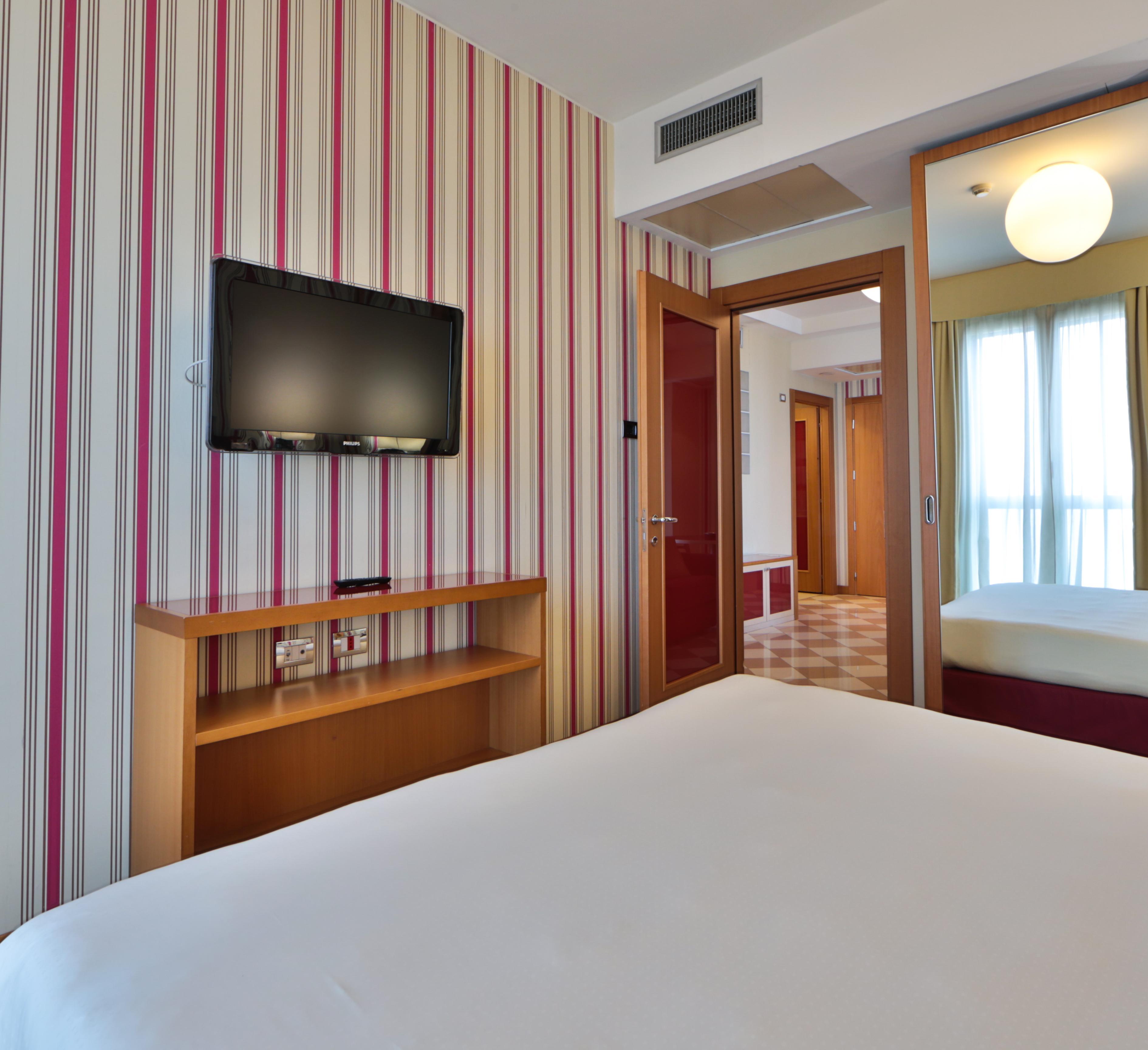 Una Hotels The One Milano Hotel & Residence Сан-Донато-Миланезе Экстерьер фото